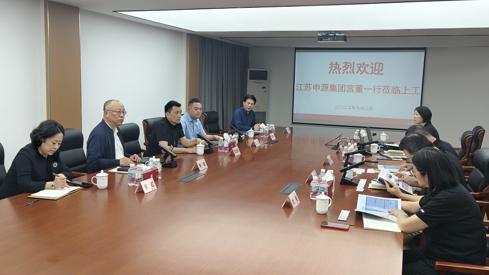 9月，宫友军董事长率队赴上海工具厂调查互换